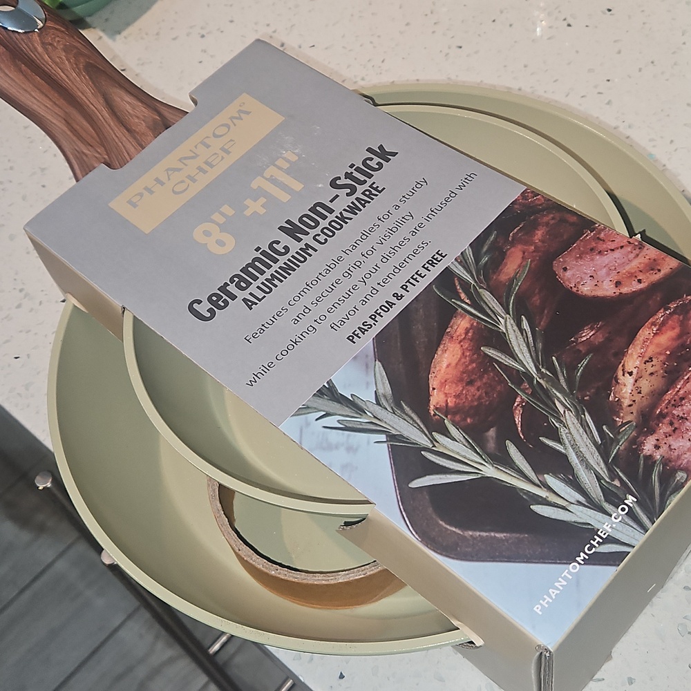 Phantom Chef 8" & 11" Ceramic Non-Stick Aluminium Cookware set. OLIVE SAGE GREEN